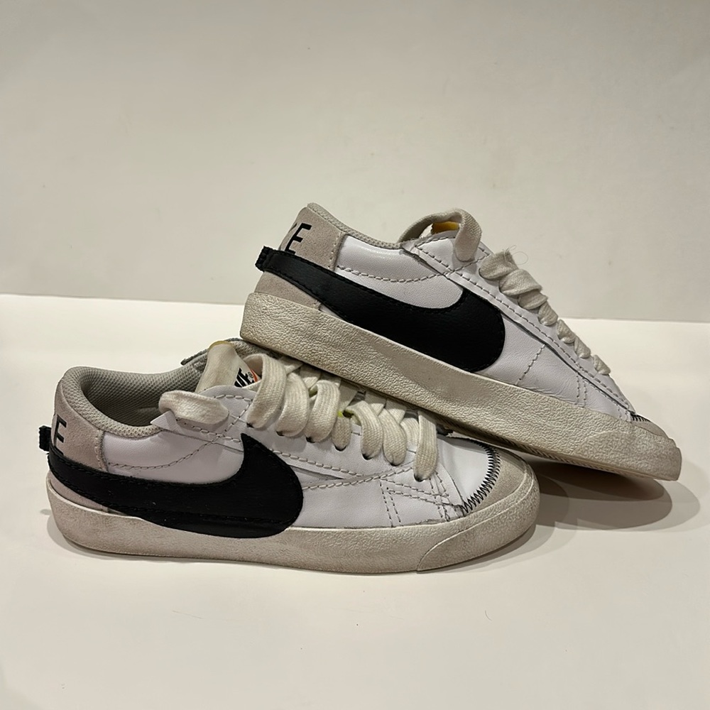 Nike Blazer Low '77 Jumbo Shoes Womens Sz 8.5
Mens 7